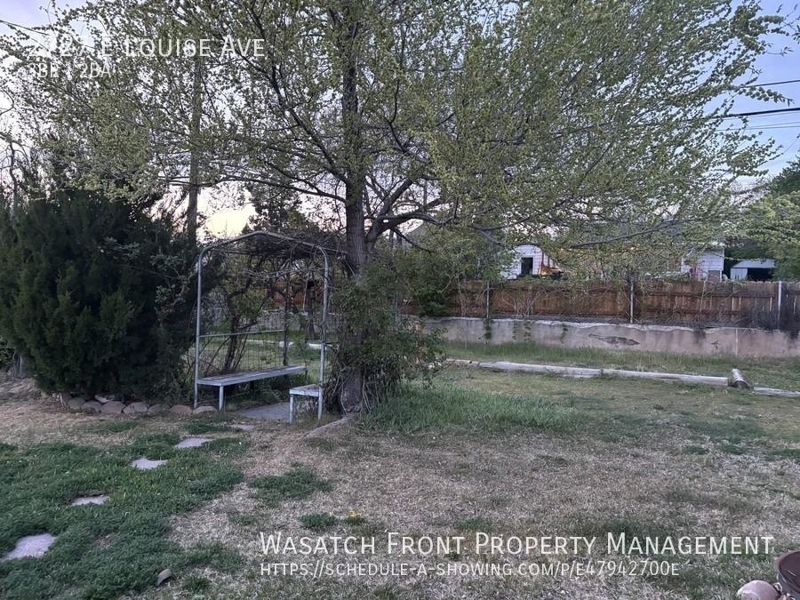 2727 E Louise Ave - Photo 5 of 20