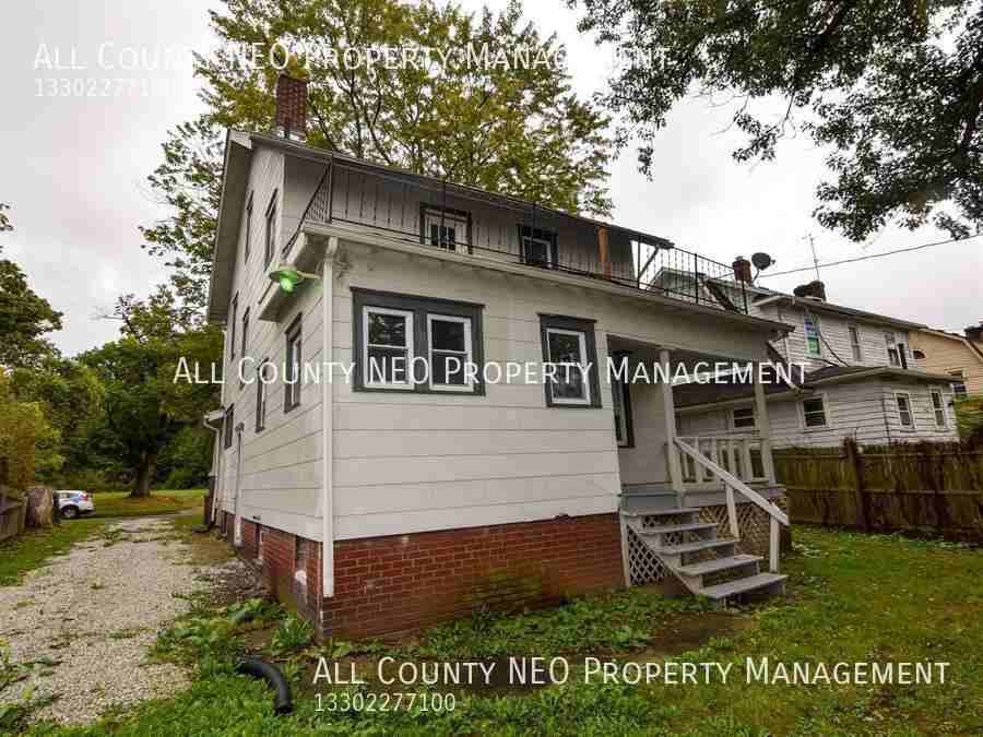 321 Grace Ave - Photo 2 of 28