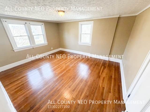 321 Grace Ave - Photo 7 of 28