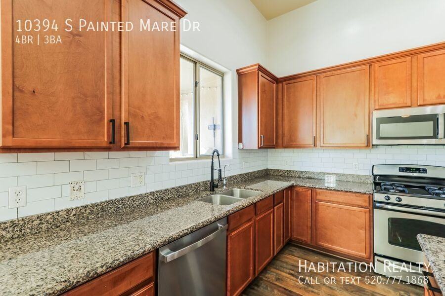 10394 S Painted Mare Dr - Photo 3 of 18