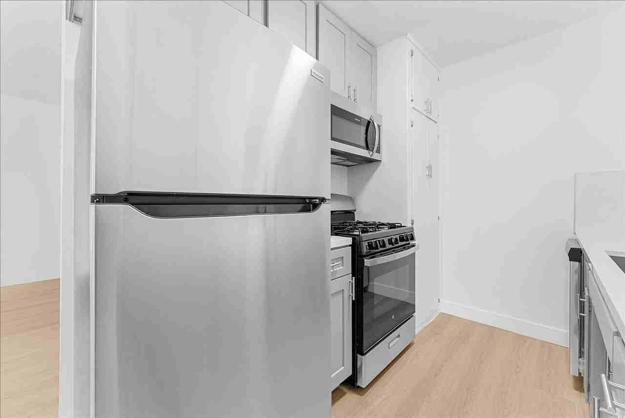 6114 Cahuenga Blvd #05 - Photo 6 of 16