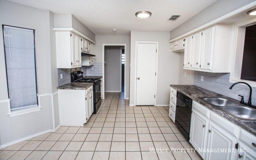 3401 Essex Ave - Photo 7 of 47