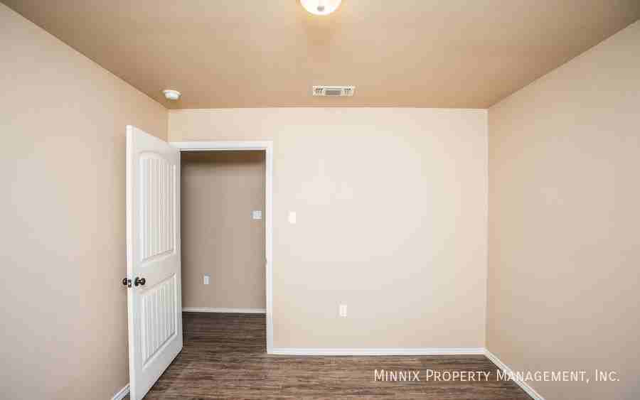 2510 N Avenue O - Photo 7 of 25