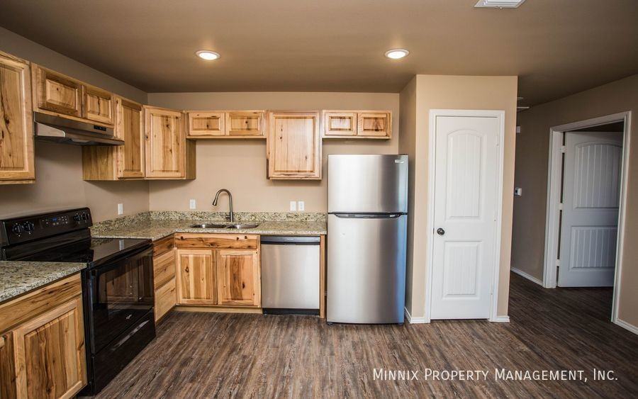 2508 N Avenue P - Photo 3 of 32