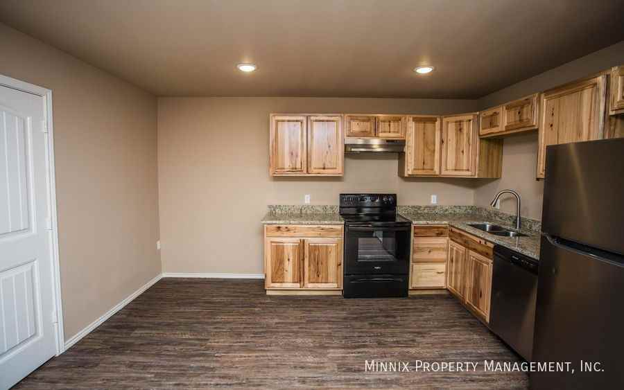 2508 N Avenue P - Photo 4 of 32