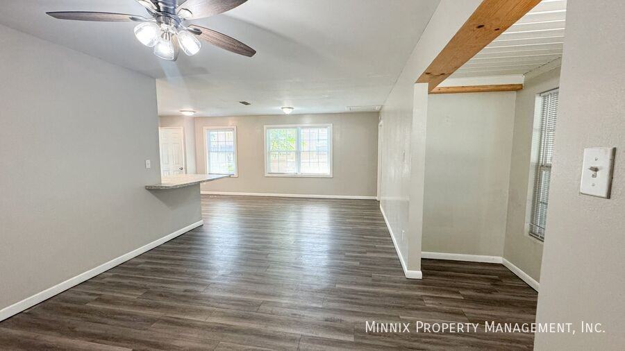 4817 45th St - Photo 5 of 31