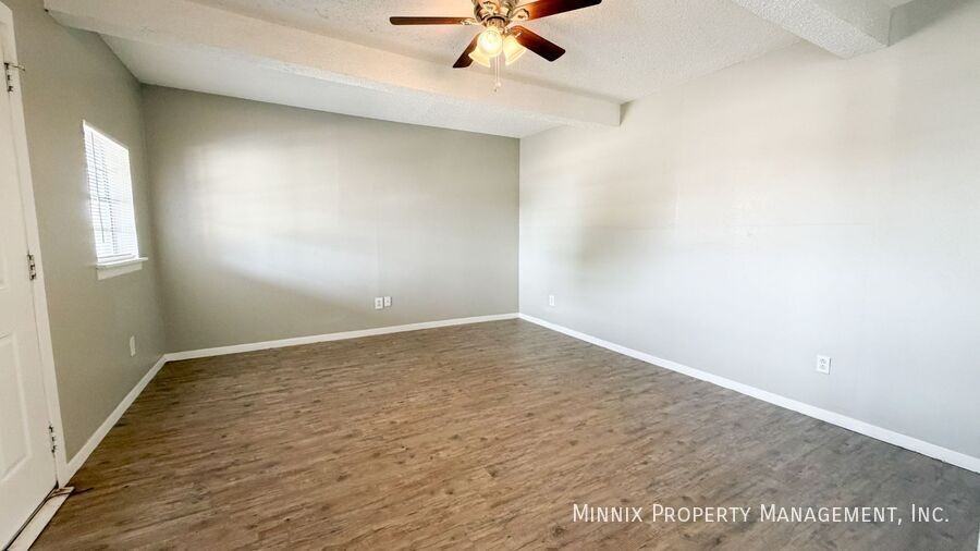 2123 18th St - Photo 4 of 17