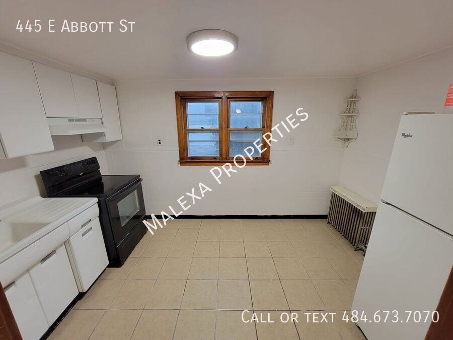 445 E Abbott St - Photo 7 of 13