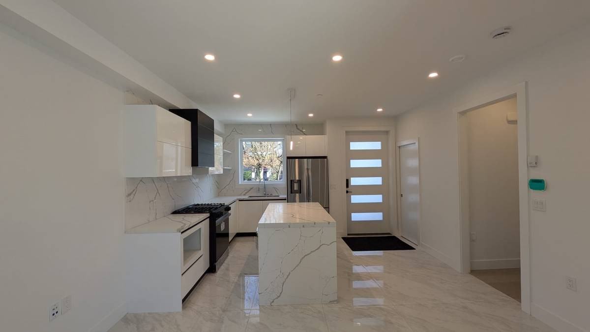 4208 John Street - Photo 6 of 24