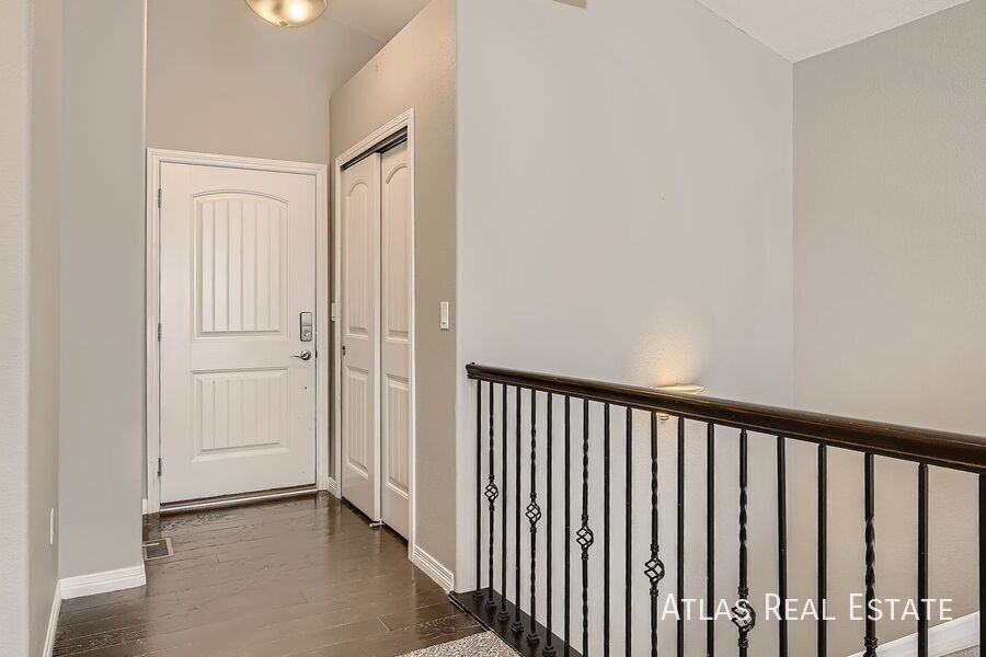 7909 Broderick Ct - Photo 3 of 33