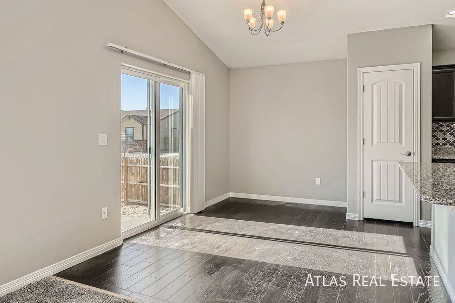 7909 Broderick Ct - Photo 6 of 33