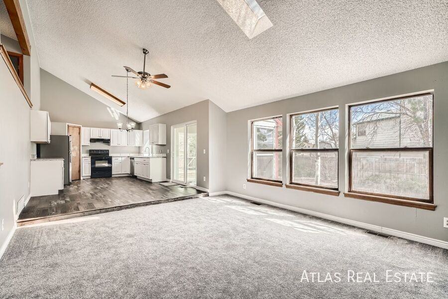 8465 Freemantle Dr - Photo 2 of 16