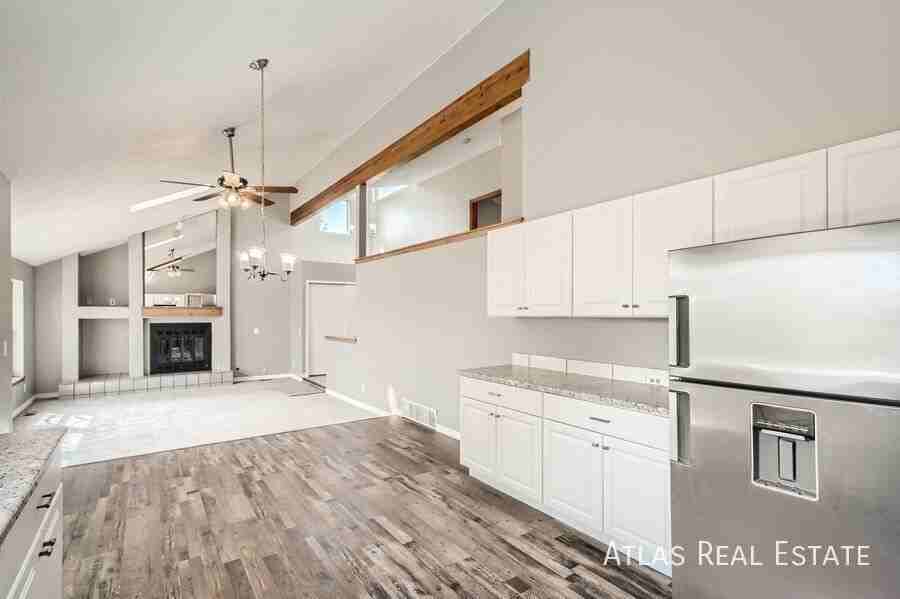 8465 Freemantle Dr - Photo 4 of 16