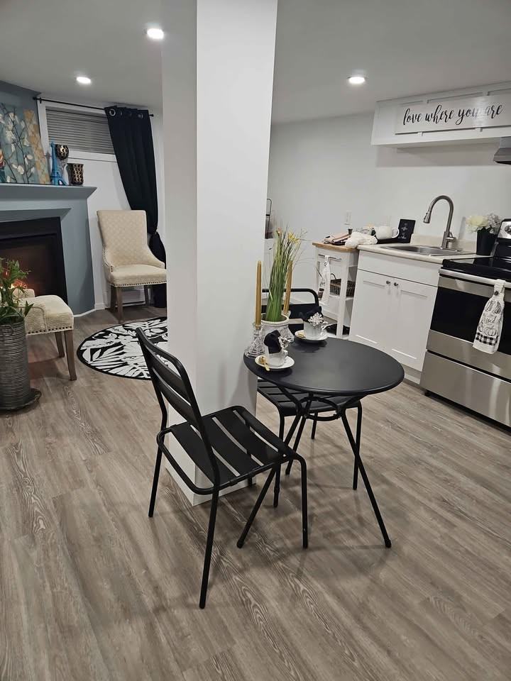 391 Victoria St S - Photo 3 of 10