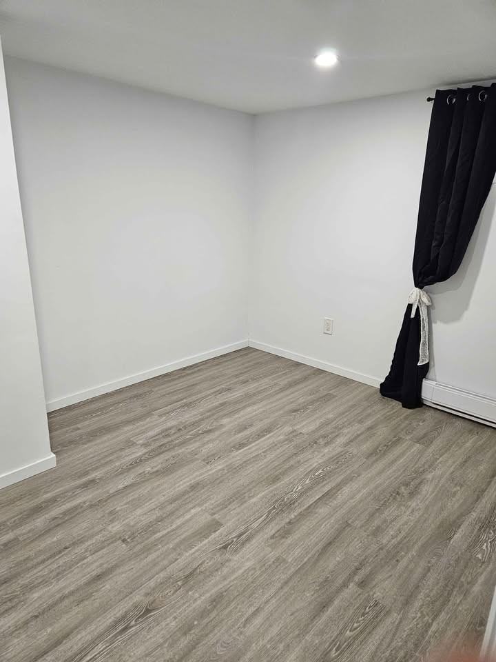 391 Victoria St S - Photo 4 of 10