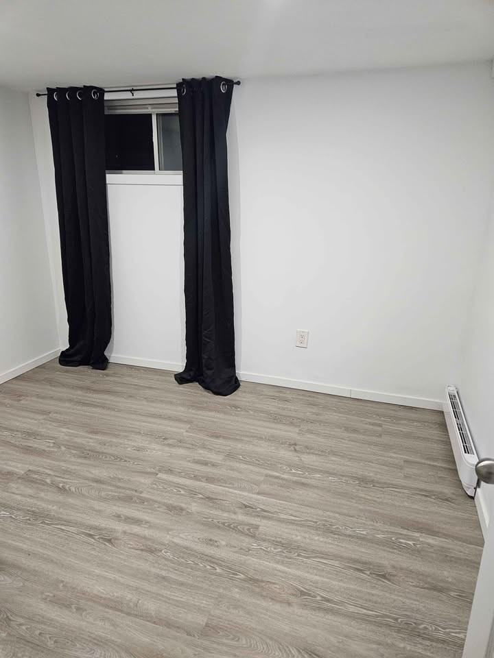 391 Victoria St S - Photo 7 of 10