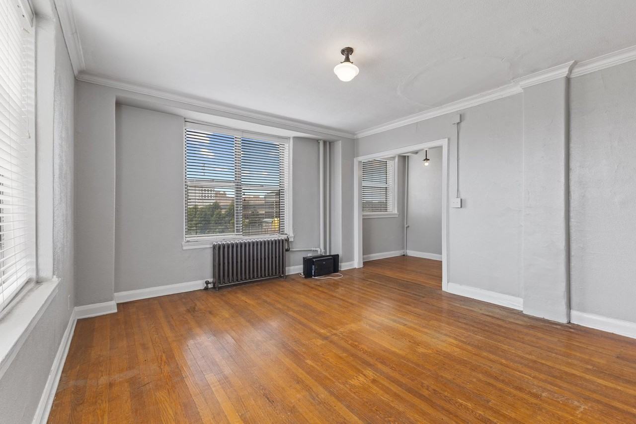 28 E 16th St #403 - Photo 7 of 12