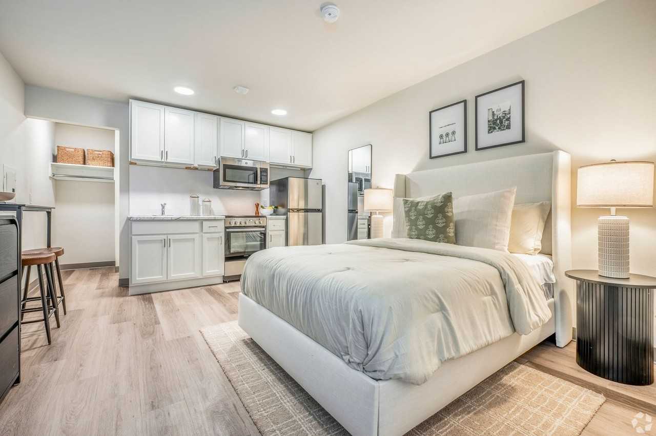 Sandburg Studios | $500 Move - Photo 6 of 31