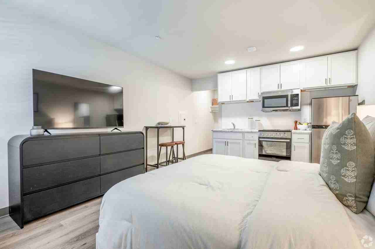 Sandburg Studios | $500 Move - Photo 7 of 31