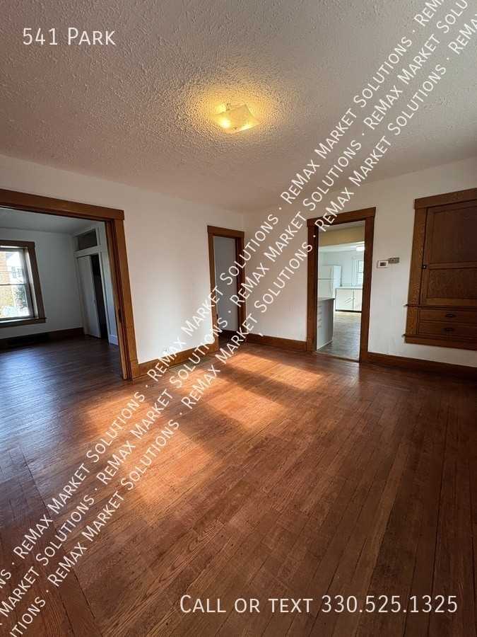 541 Park Ave - Photo 4 of 21