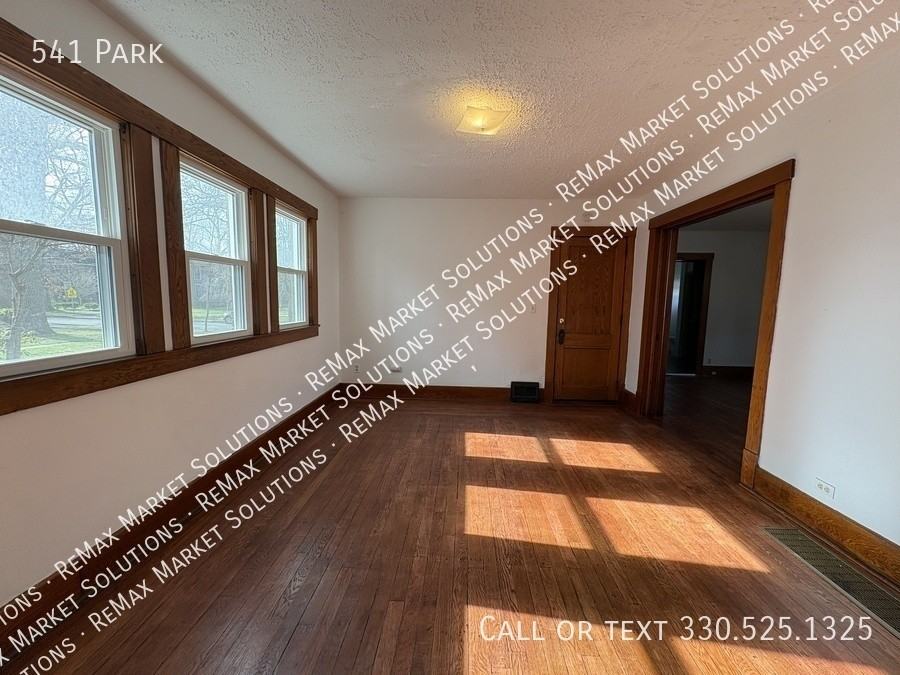 541 Park Ave - Photo 5 of 21