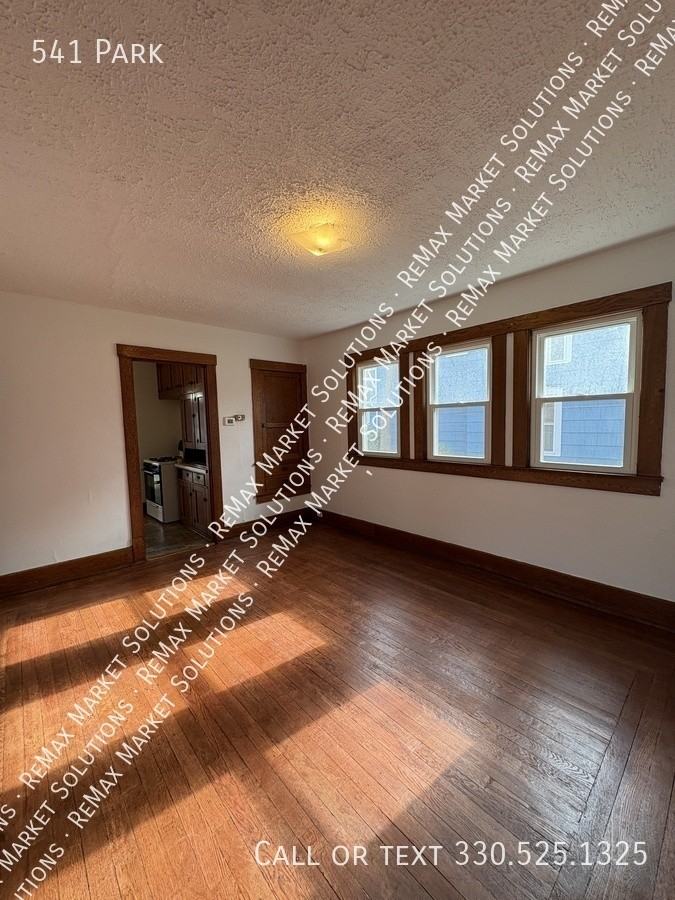 541 Park Ave - Photo 6 of 21