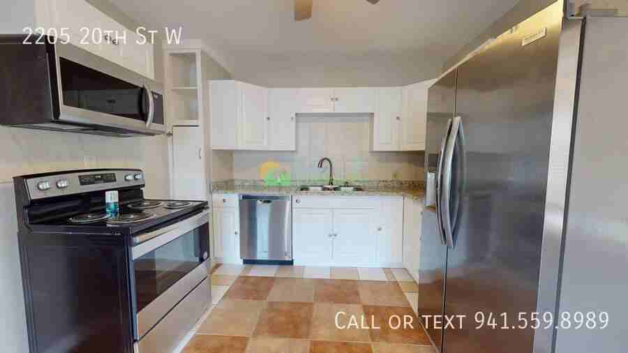 2205 20th St W - Photo 4 of 21