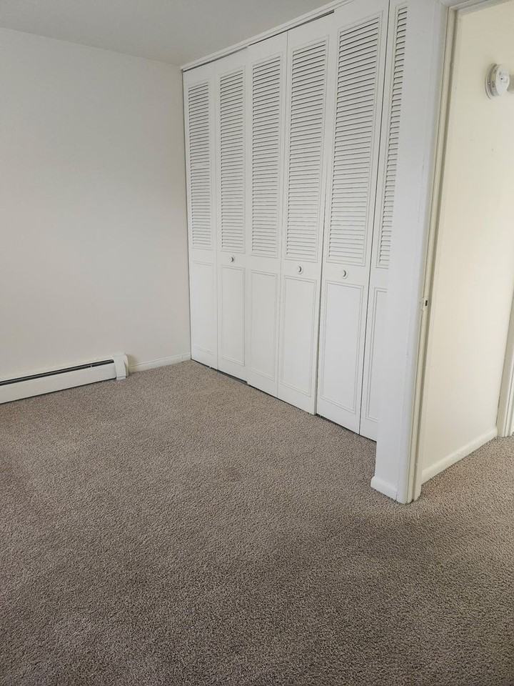 Mulford Park Apartments - Photo 3 of 10