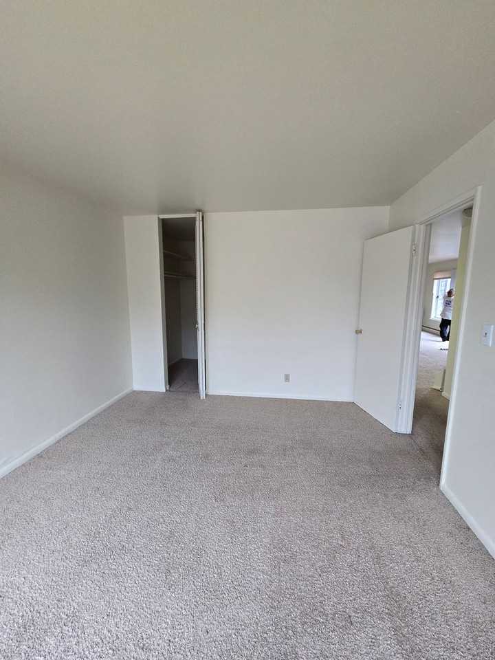 Mulford Park Apartments - Photo 7 of 10