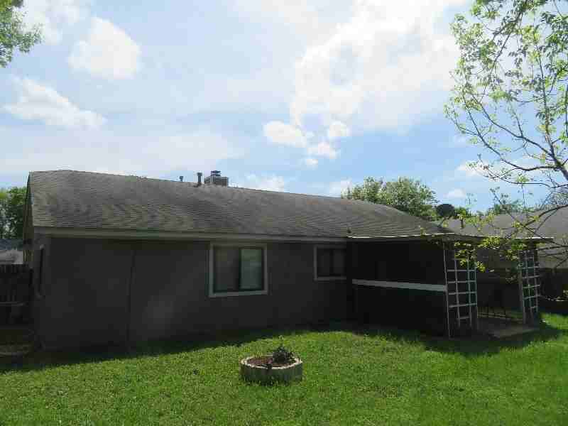 1104 Larkins Ln - Photo 3 of 3