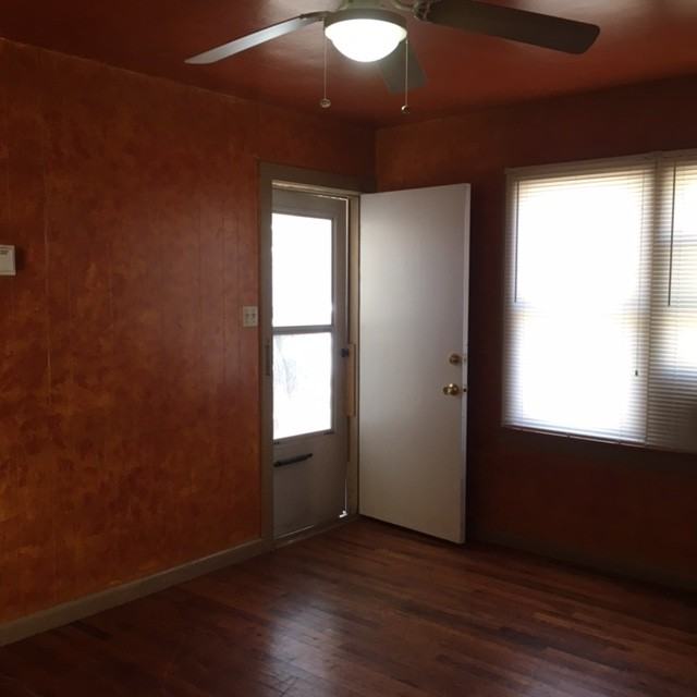 507 W 1st St - Photo 2 of 10