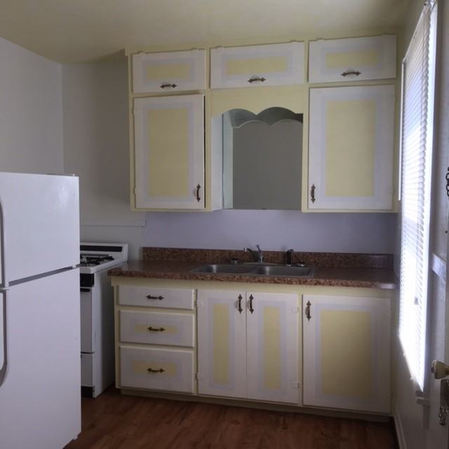 507 W 1st St - Photo 3 of 10