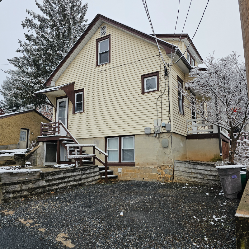 8 Broad St #B - Photo 3 of 14