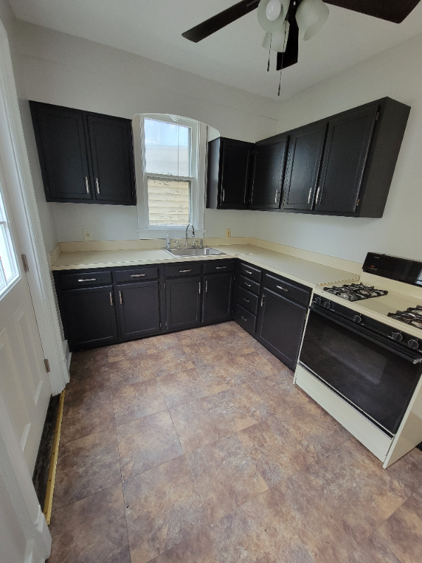 701 W 8th St #1 - Photo 3 of 10