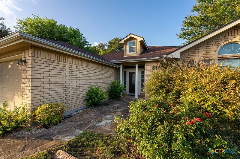 1814 Indian Camp Trl - Photo 2 of 19