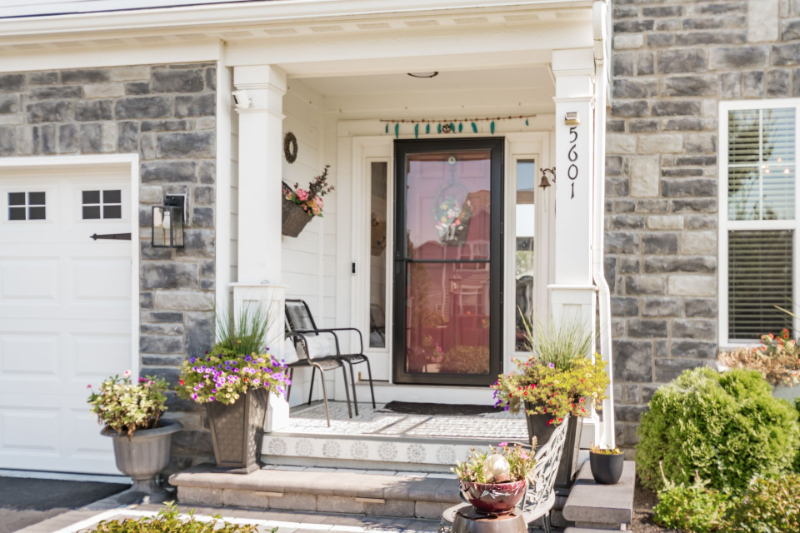 5601 Mercier St - Photo 2 of 25