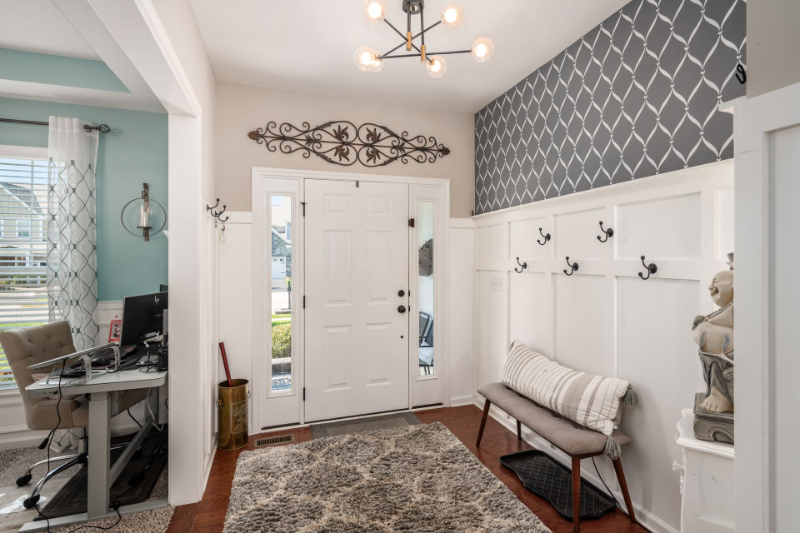 5601 Mercier St - Photo 3 of 25