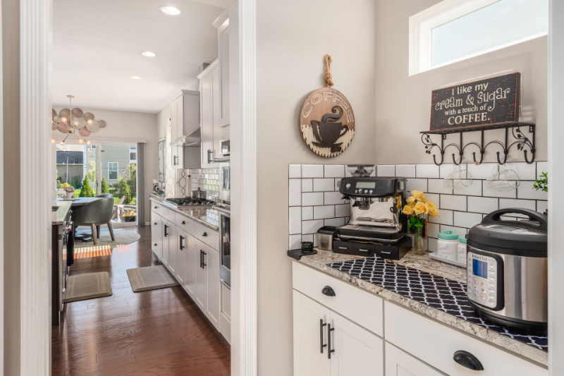 5601 Mercier St - Photo 5 of 25