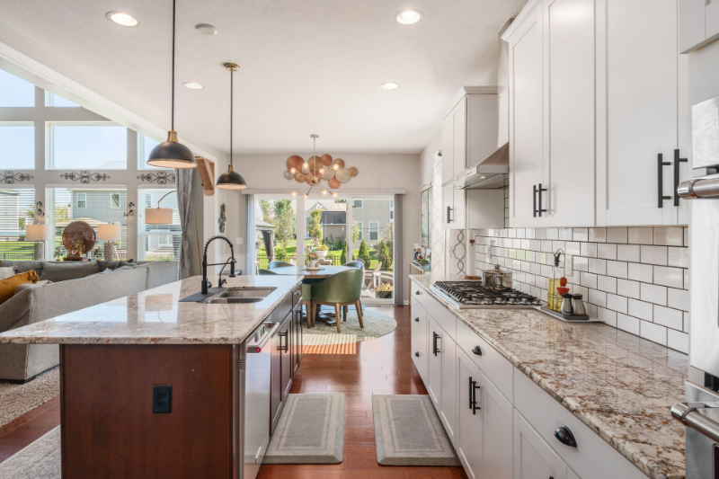 5601 Mercier St - Photo 7 of 25