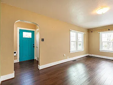 302 Pacific Ter - Photo 2 of 19