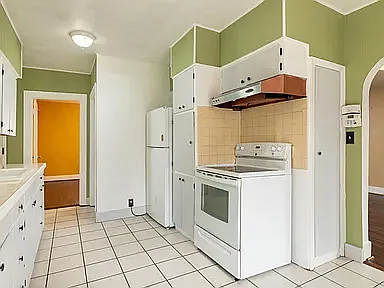 302 Pacific Ter - Photo 6 of 19