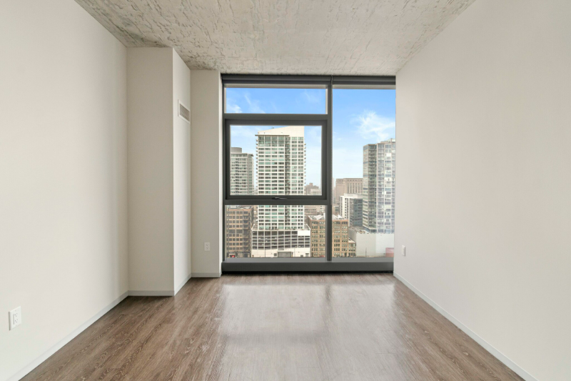 713 S Clark St - Photo 2 of 13