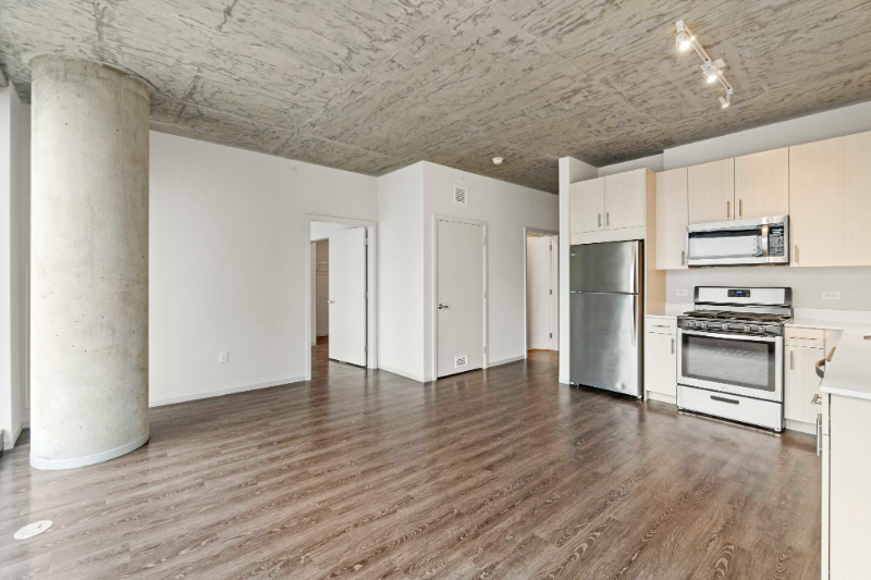 713 S Clark St - Photo 4 of 13