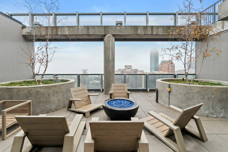 713 S Clark St - Photo 7 of 13