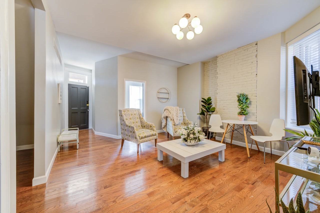 1703 S 9th St - Photo 2 of 9