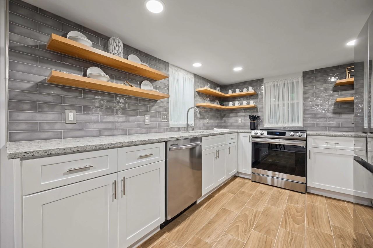 10 Claire Dr Se - Photo 2 of 14