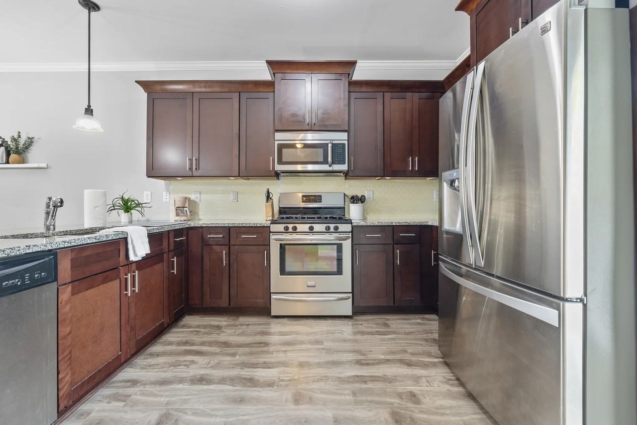 1365 Memorial Dr Se #9 - Photo 6 of 19