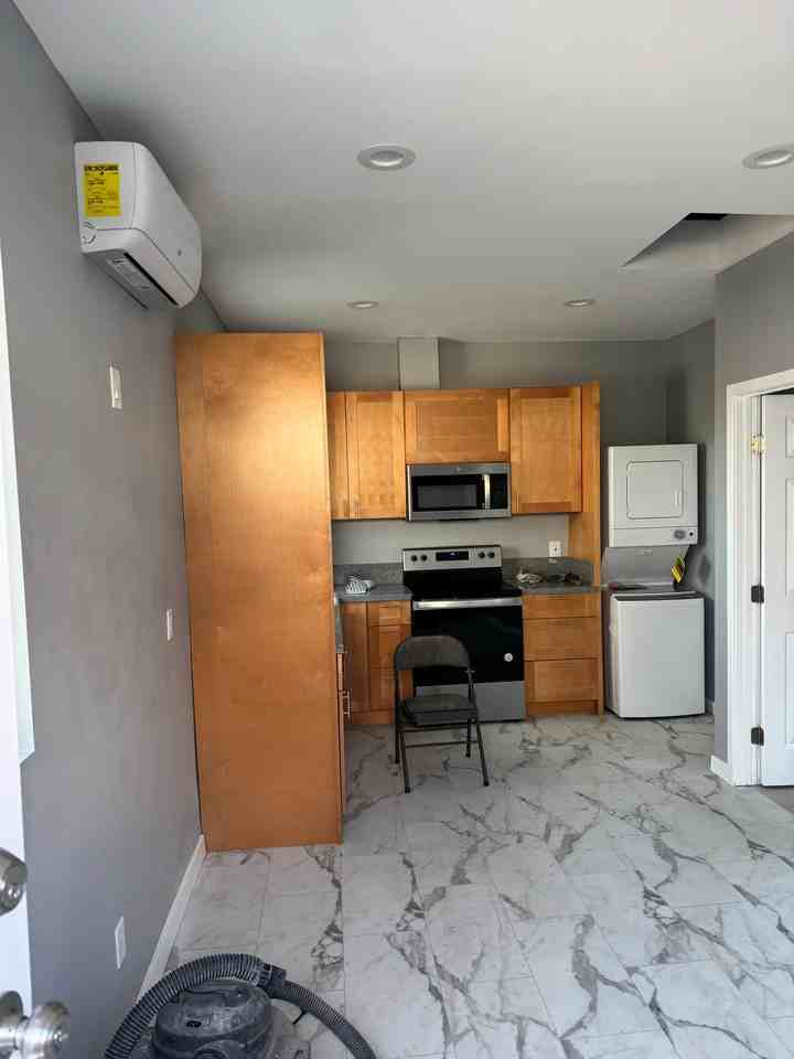 10503 Woodley Ave - Photo 7 of 10