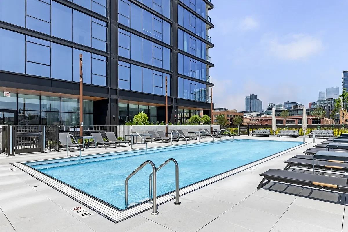 227 N Elizabeth St - Photo 5 of 14