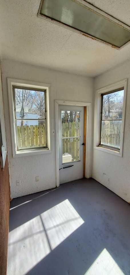 1156 Howell St - Photo 3 of 19